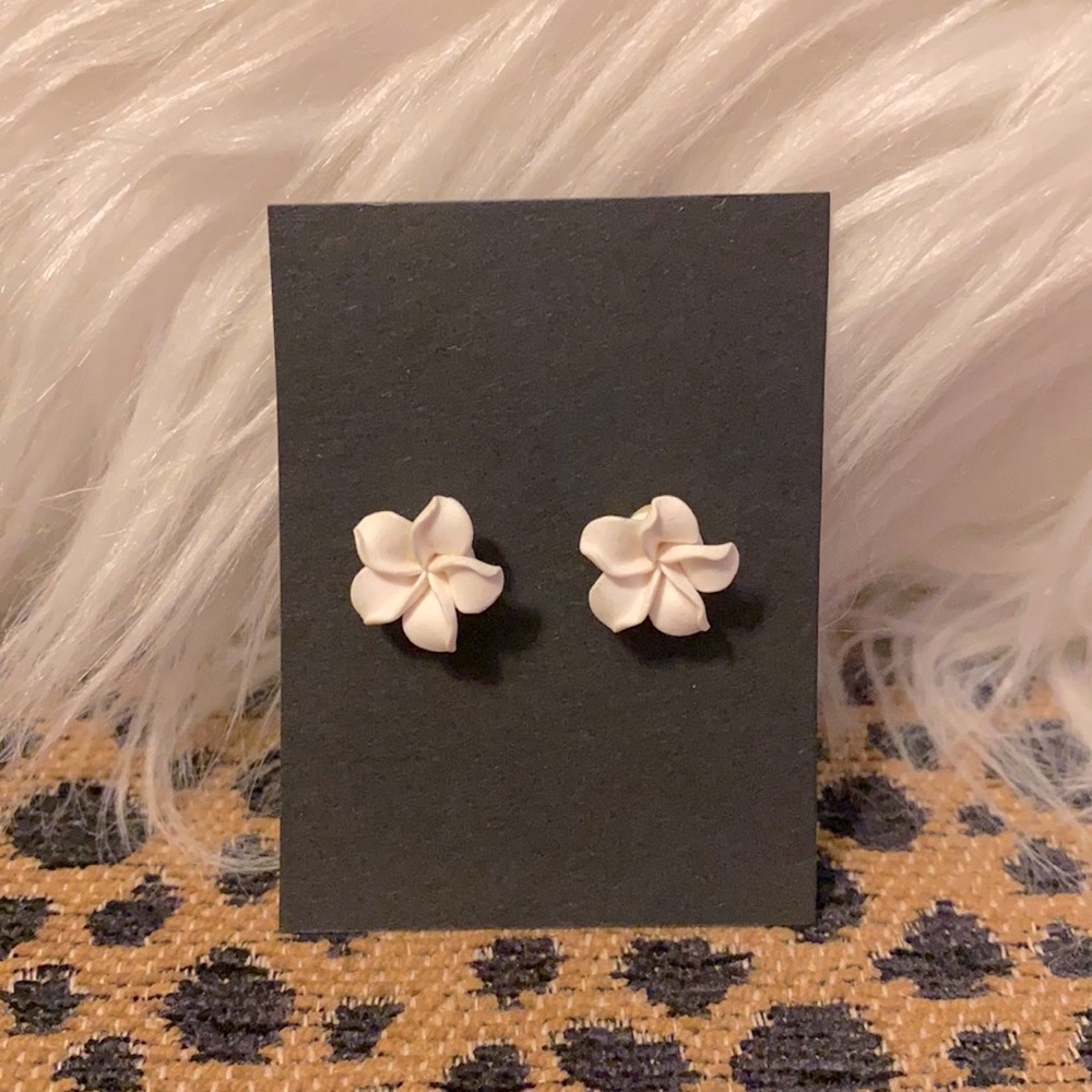 White Flower Stud Earrings